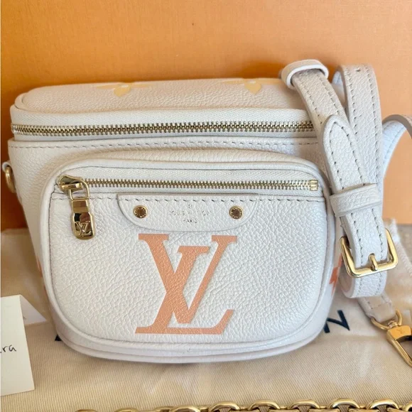 🩷sold🩷Louis Vuitton Mini Bumbag By the Pool - Picture 2 of 15